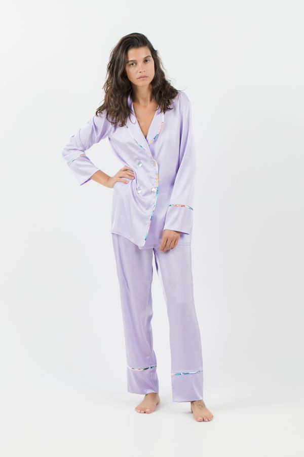 Silk pajamas with Lily colored hem